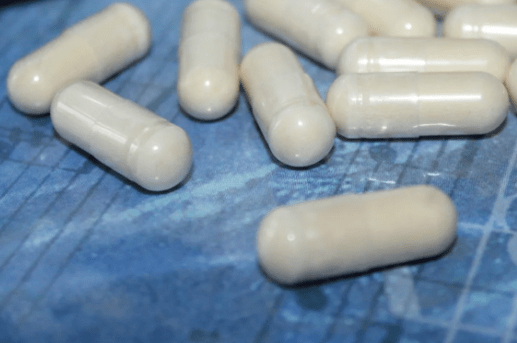 Anna bought NexaSlim capsules based on a friend's example